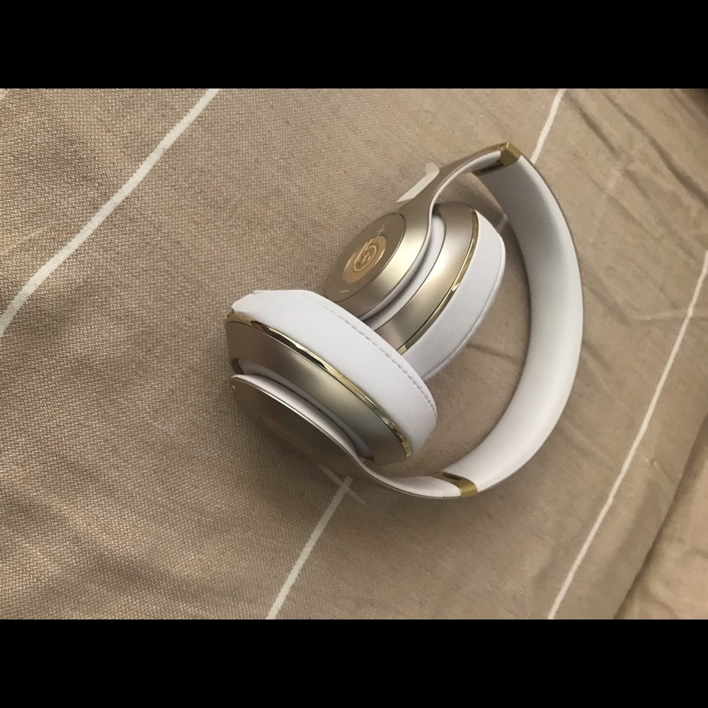 Gold Wireless Studio Beats
